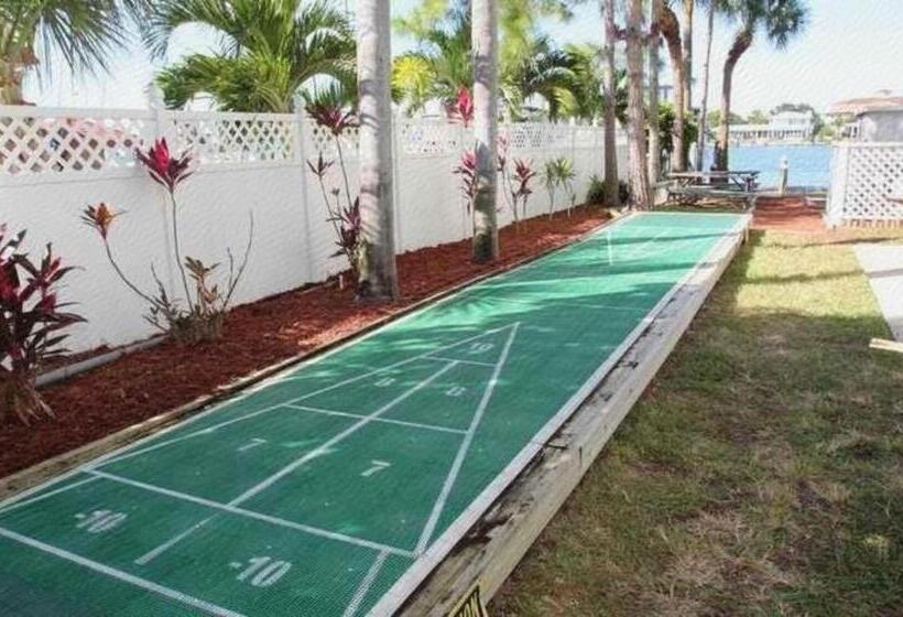 فندق Chart House Suites And Marina