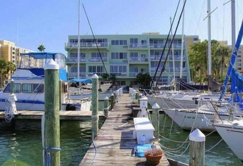 فندق Chart House Suites And Marina