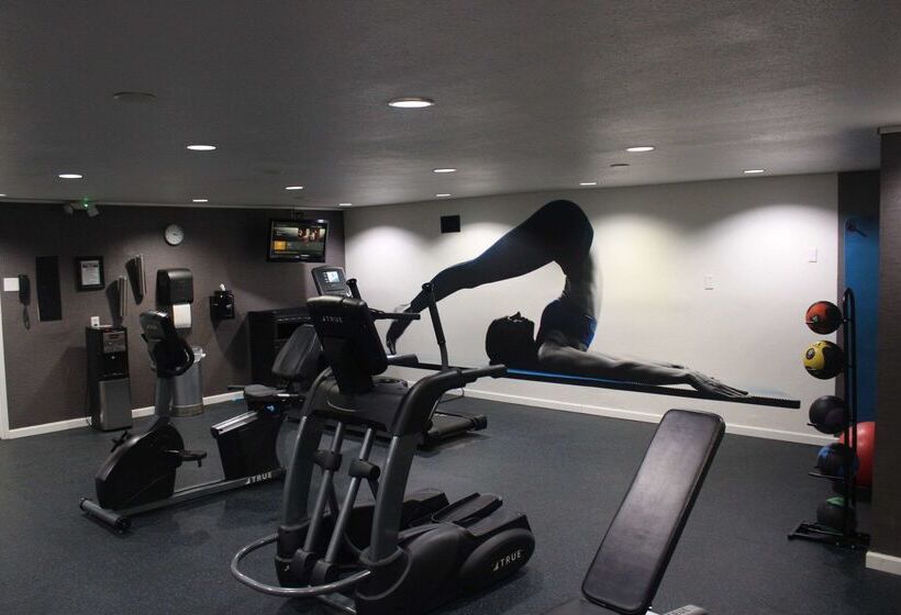 酒店 Clarion Pointe Marshall