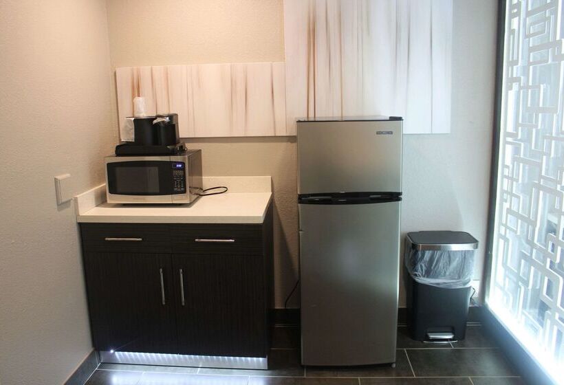 酒店 Clarion Pointe Marshall