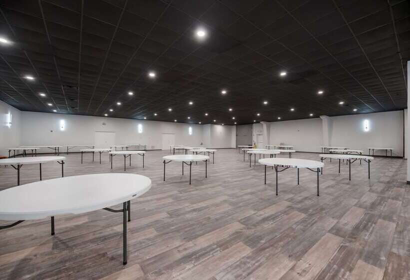 酒店 Clarion Pointe Marshall