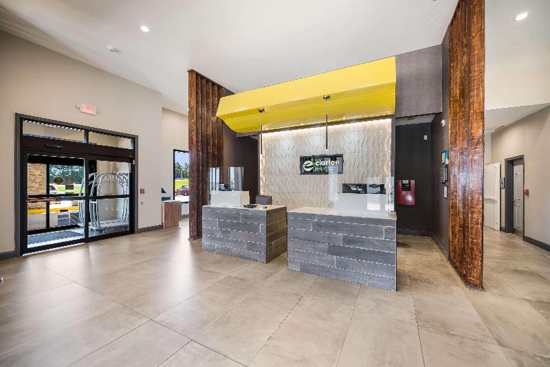 酒店 Clarion Pointe Marshall