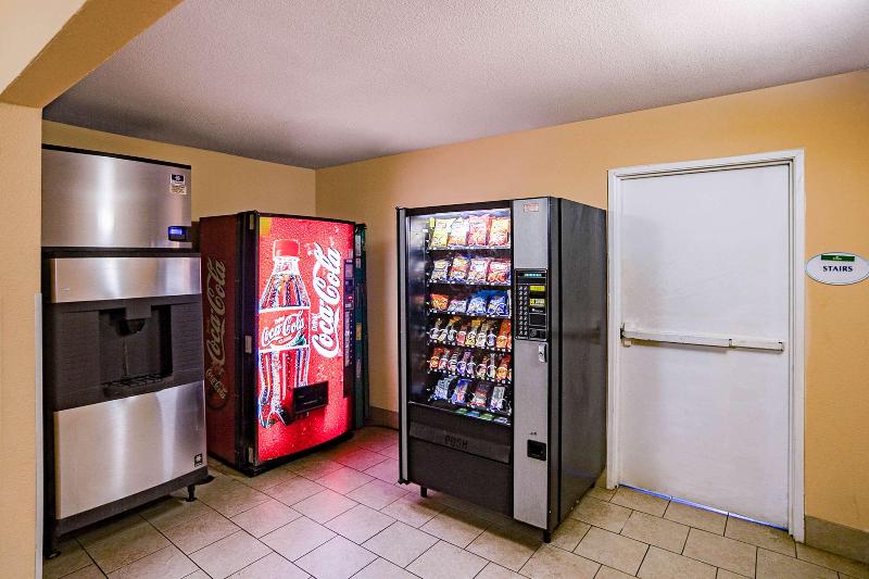 酒店 Clarion Pointe Marshall