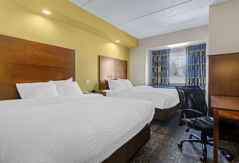 هتل Clarion Pointe Staunton East