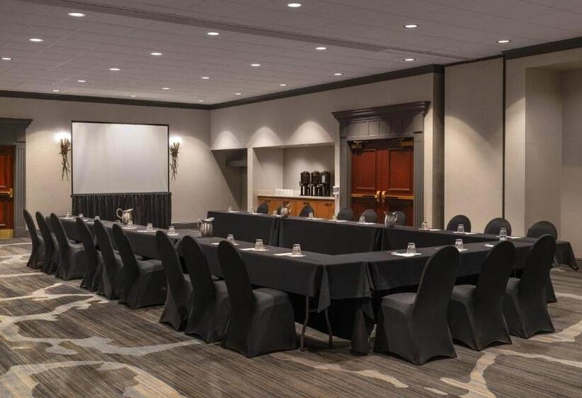 فندق Cleveland Marriott East