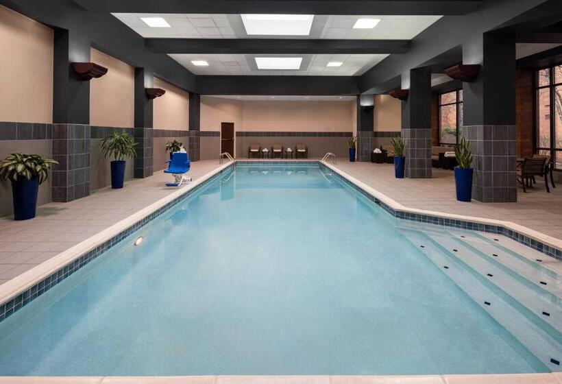 فندق Cleveland Marriott East