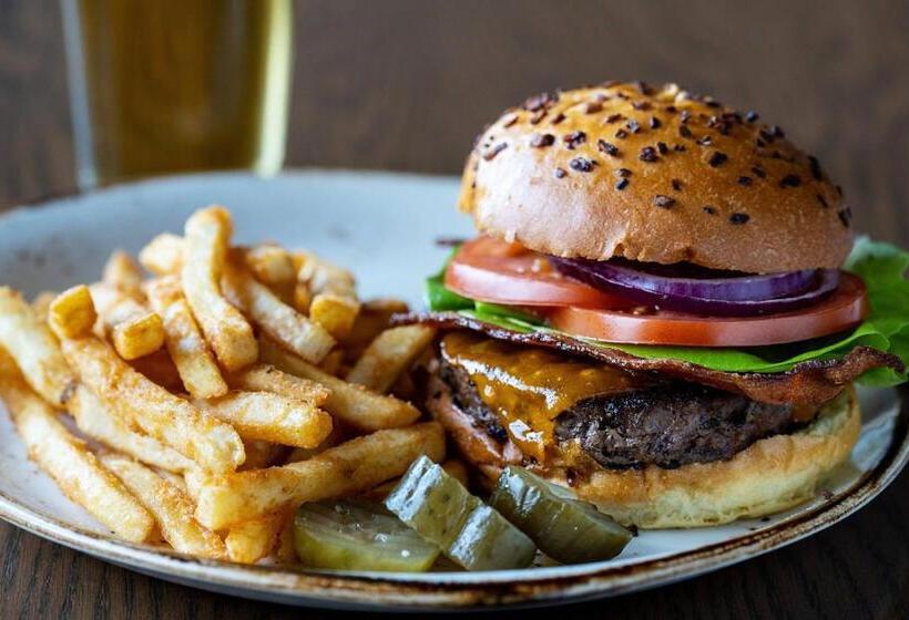 فندق Cleveland Marriott East