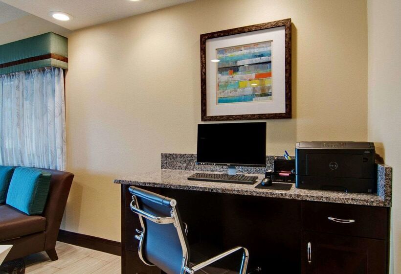 ホテル Comfort Inn Mount Airy