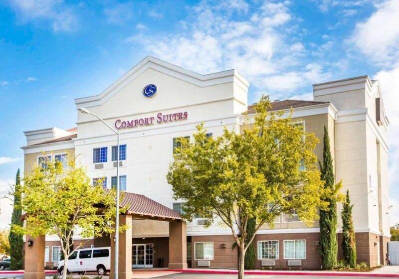 فندق Comfort Suites