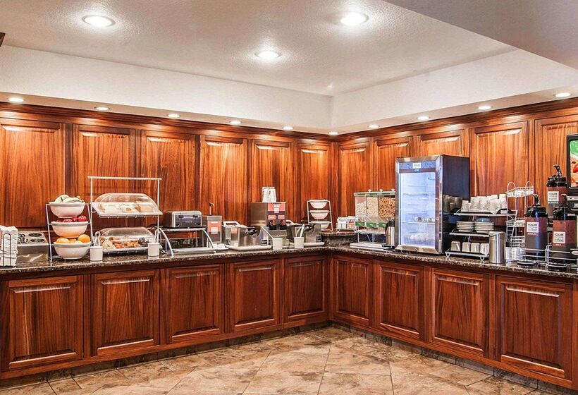 فندق Comfort Suites