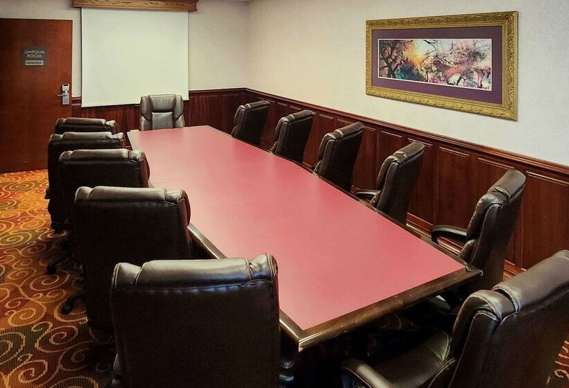 فندق Comfort Suites