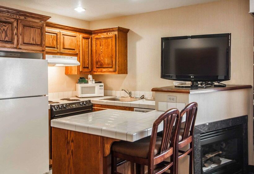 فندق Comfort Suites