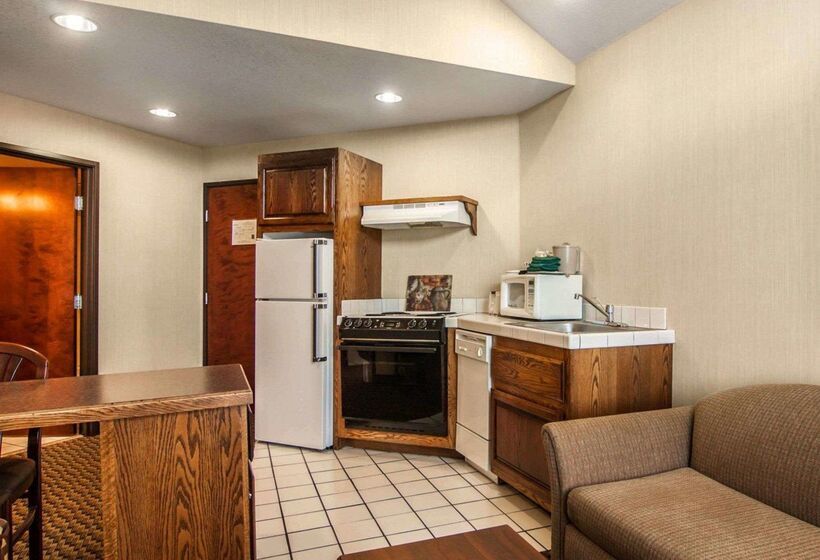 فندق Comfort Suites