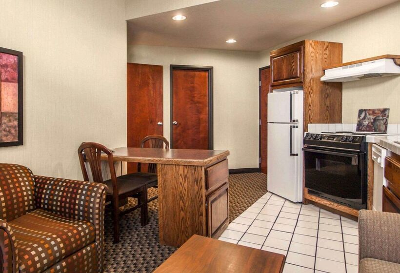 فندق Comfort Suites