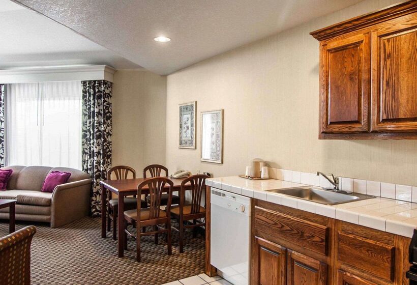 فندق Comfort Suites