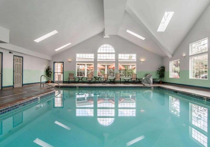 فندق Comfort Suites