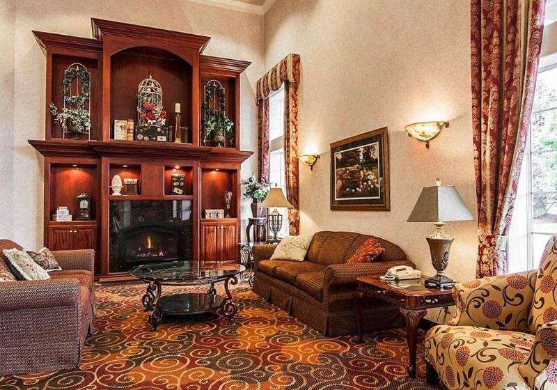 فندق Comfort Suites