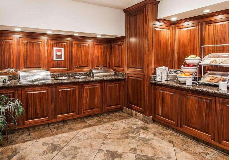 فندق Comfort Suites