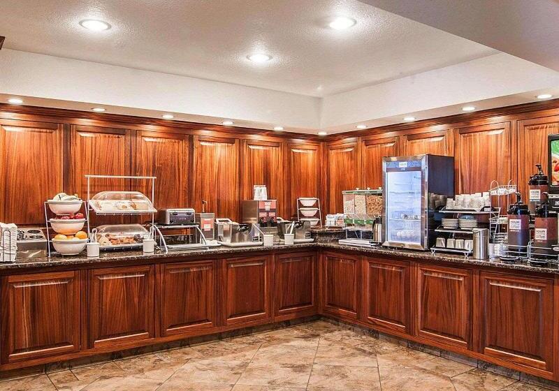 فندق Comfort Suites