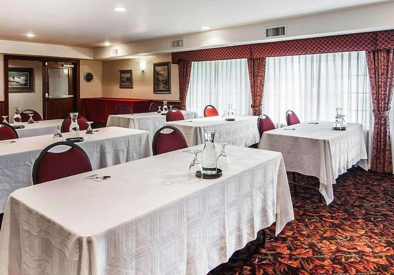 فندق Comfort Suites