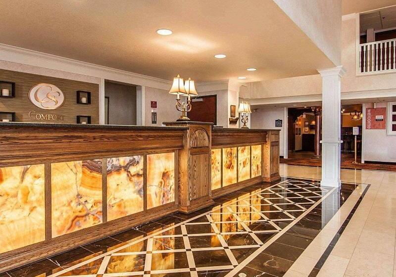 فندق Comfort Suites