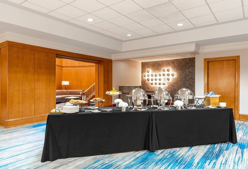 هتل Courtyard By Marriott Chicago At Medical District Uic