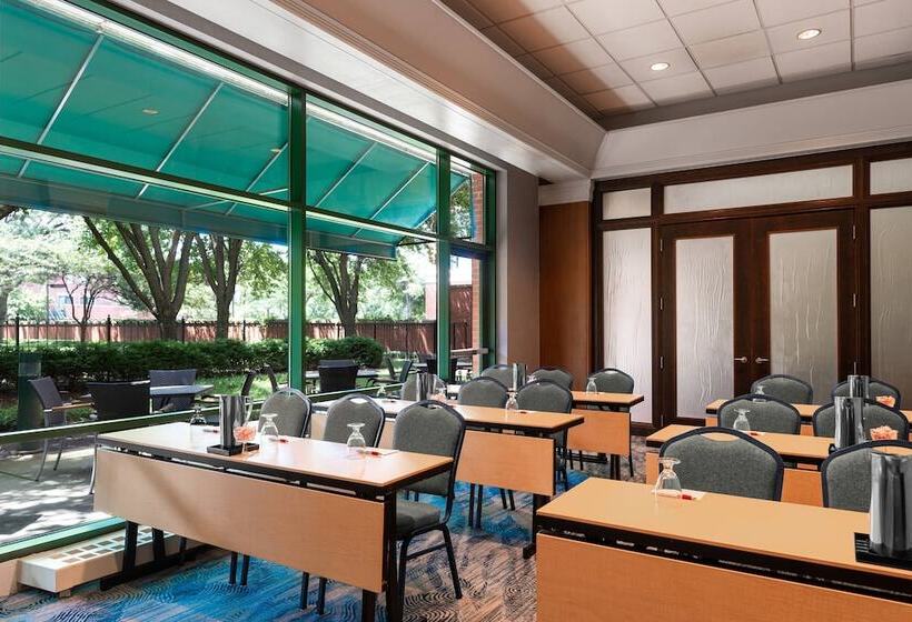 هتل Courtyard By Marriott Chicago At Medical District Uic