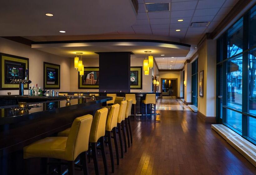 هتل Courtyard By Marriott Chicago At Medical District Uic