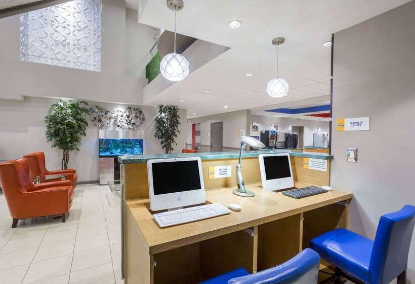 酒店 Days Inn & Suites By Wyndham Fort Myers Near Jetblue Park