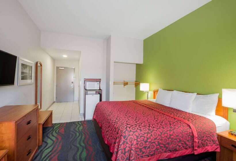 בית מלון כפרי Days Inn & Suites By Wyndham Fort Myers Near Jetblue Park