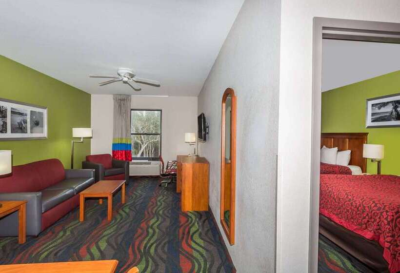 בית מלון כפרי Days Inn & Suites By Wyndham Fort Myers Near Jetblue Park