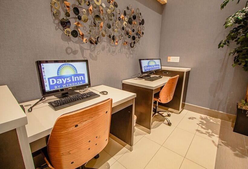 酒店 Days Inn & Suites By Wyndham Fort Myers Near Jetblue Park