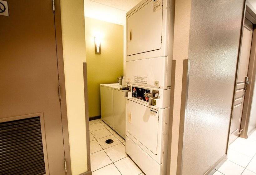 בית מלון כפרי Days Inn & Suites By Wyndham Fort Myers Near Jetblue Park