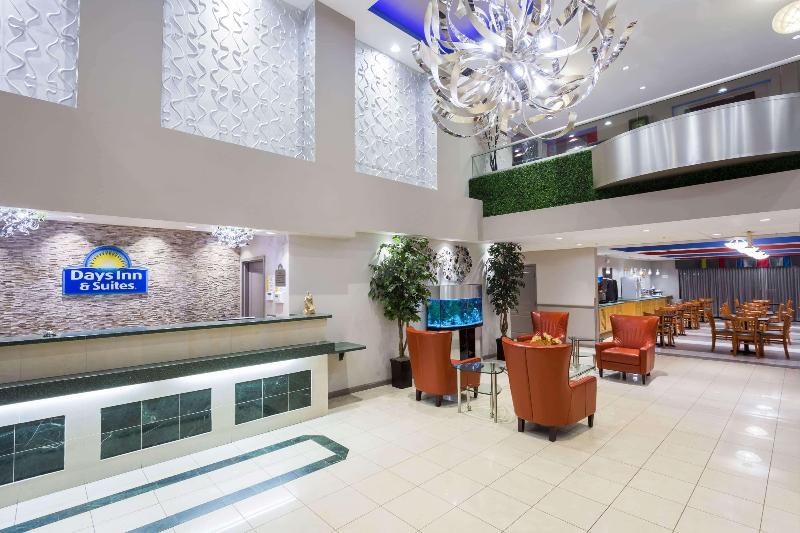 בית מלון כפרי Days Inn & Suites By Wyndham Fort Myers Near Jetblue Park