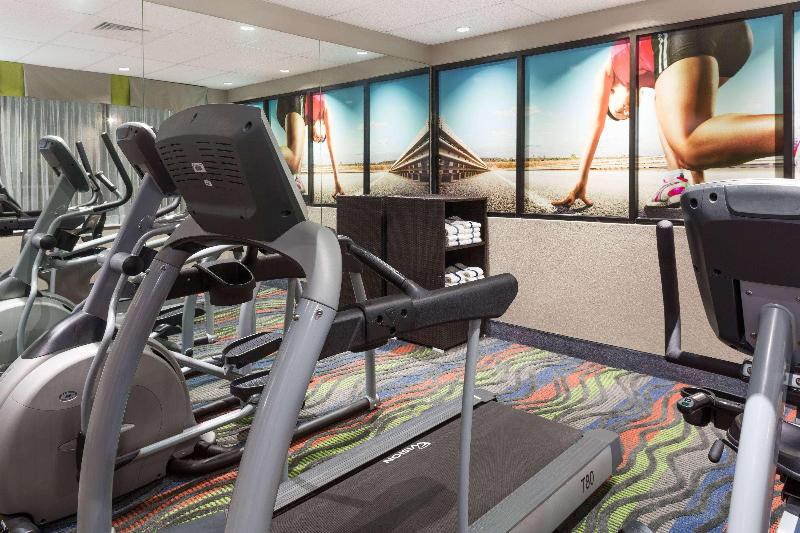 בית מלון כפרי Days Inn & Suites By Wyndham Fort Myers Near Jetblue Park