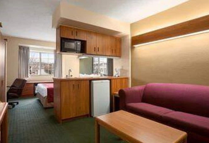 هتل Days Inn & Suites By Wyndham Lafayette In