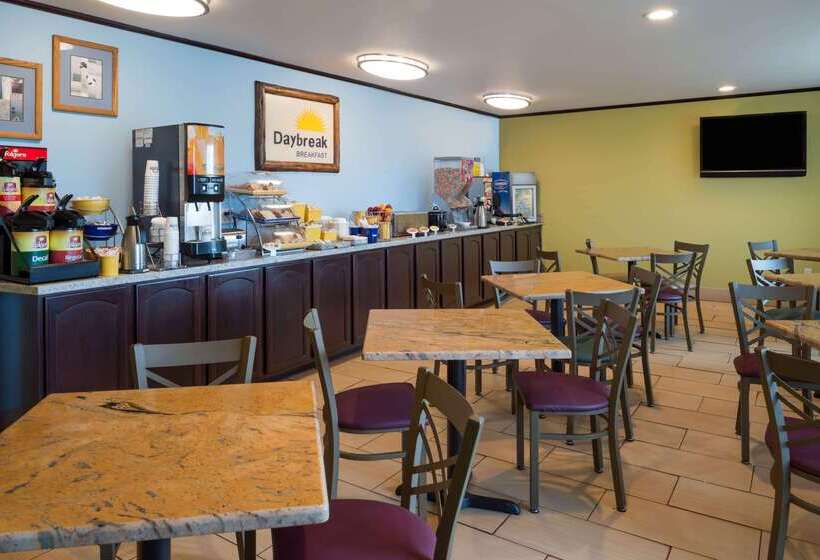 Отель Days Inn & Suites By Wyndham Spokane Airport Airway Heights