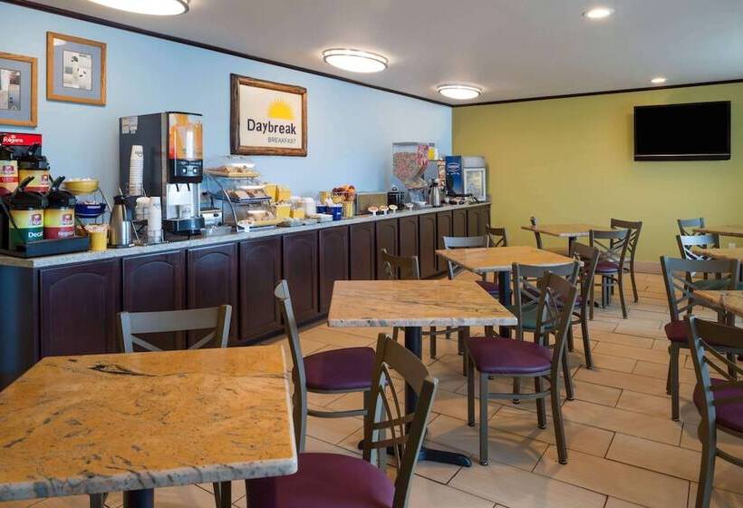 Отель Days Inn & Suites By Wyndham Spokane Airport Airway Heights