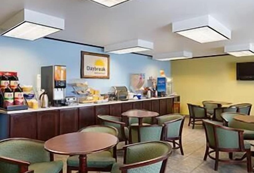 Отель Days Inn & Suites By Wyndham Spokane Airport Airway Heights