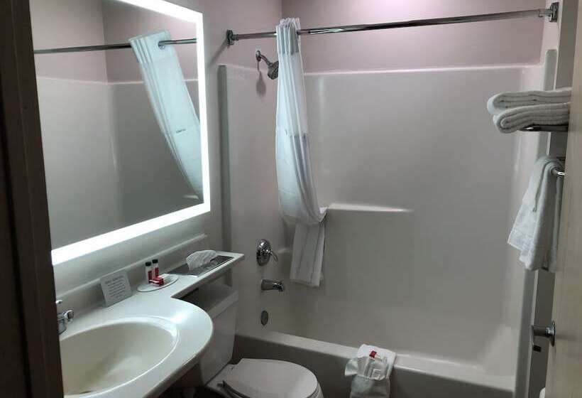 Отель Days Inn & Suites By Wyndham Spokane Airport Airway Heights