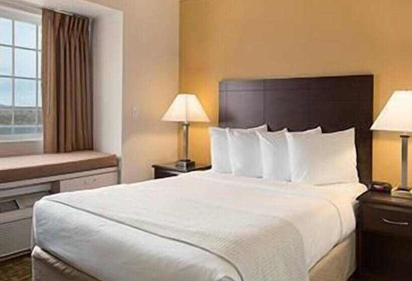 Отель Days Inn & Suites By Wyndham Spokane Airport Airway Heights