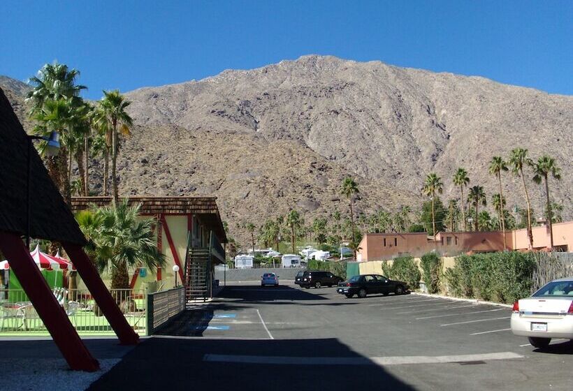 فندق Desert Lodge