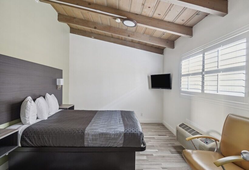 فندق Discovery Inn Monterey Bay