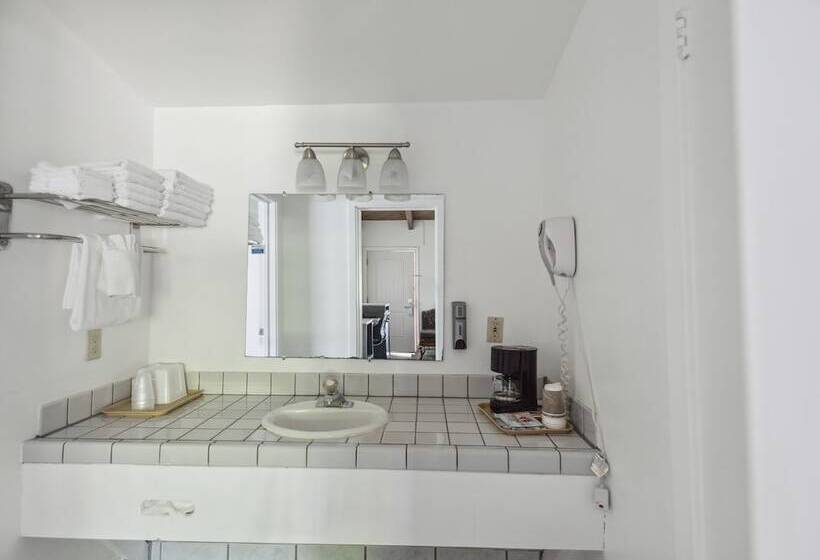 فندق Discovery Inn Monterey Bay