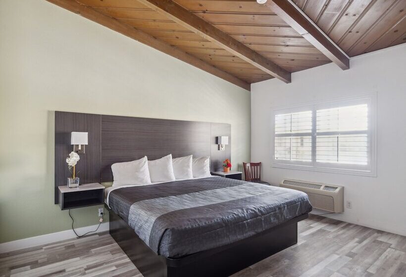 فندق Discovery Inn Monterey Bay