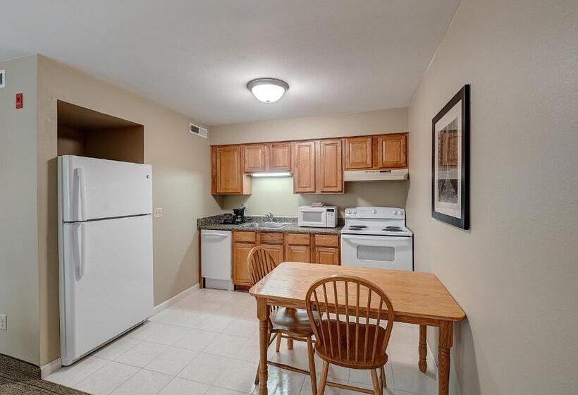 Eastland Suites Extended Stay Hotel & Conference Center Urbana