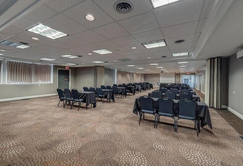 Eastland Suites Extended Stay Hotel & Conference Center Urbana