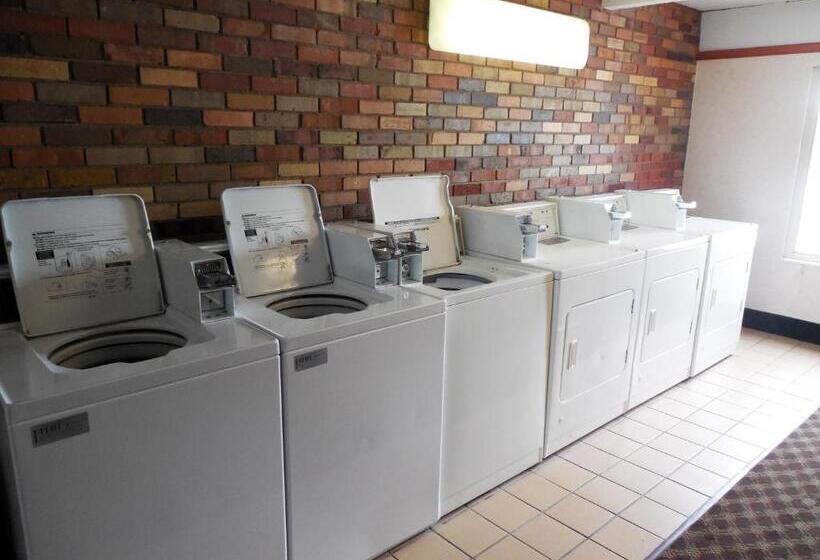 Eastland Suites Extended Stay Hotel & Conference Center Urbana