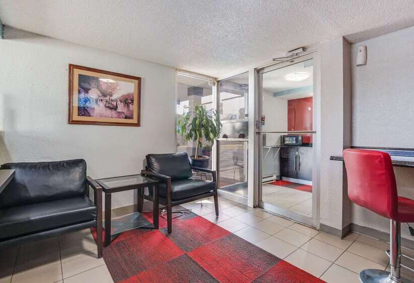 בית מלון כפרי Econo Lodge Inn & Suites