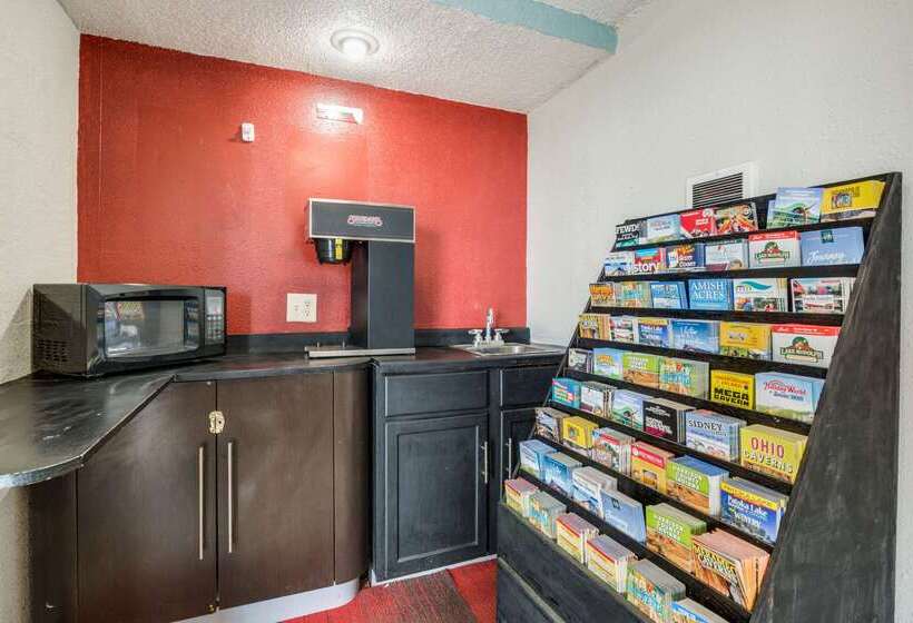 בית מלון כפרי Econo Lodge Inn & Suites